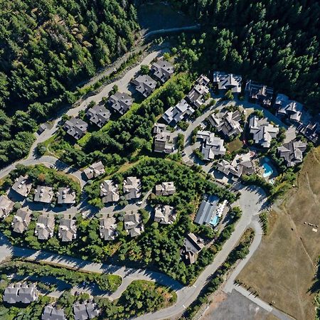 Taluswood The Heights 18 | Mountainside Townhome W/ Ski Access, Hot Tub, Tranquil Views Уистлер Экстерьер фото
